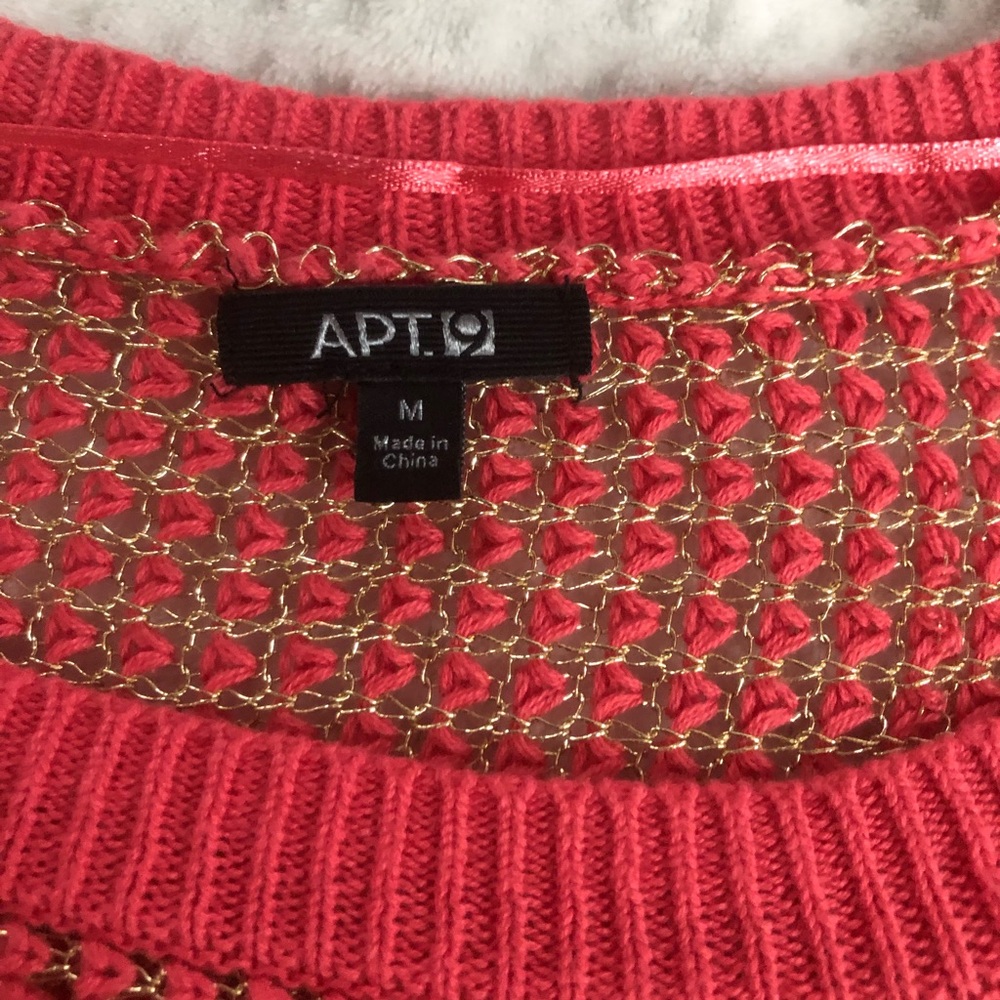 Apt. 9 top